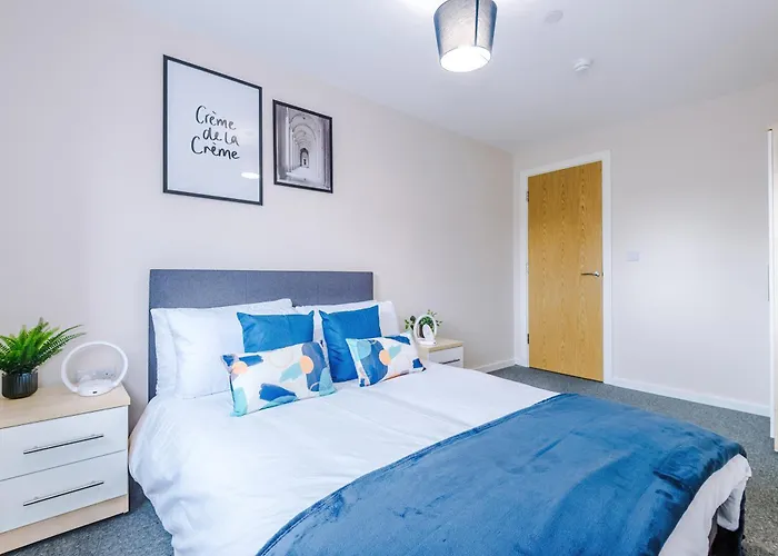 Deluxe New Build 2 Bedroom 2 Bathroom Apartment - Free Secure Parking